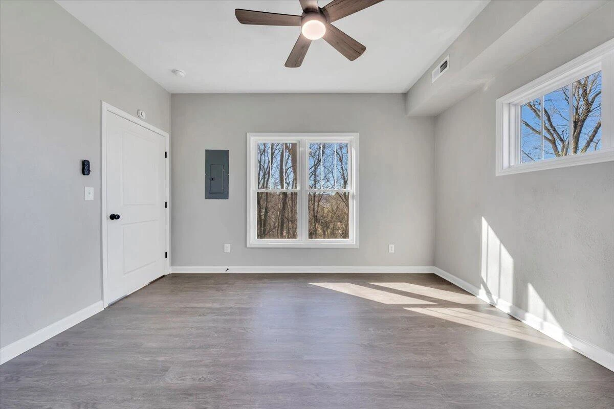 1225 15th ST SE - Photo 17