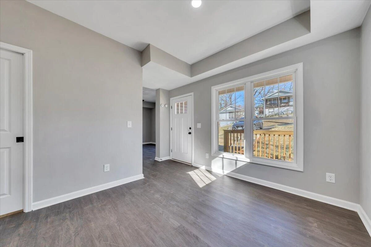 1225 15th ST SE - Photo 3