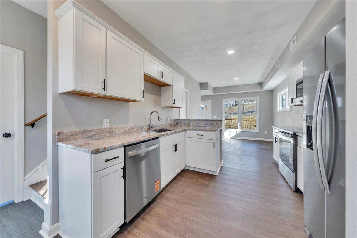 1225 15th ST SE - Photo 4