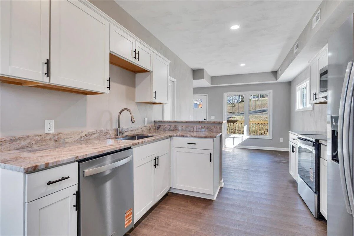 1225 15th ST SE - Photo 5