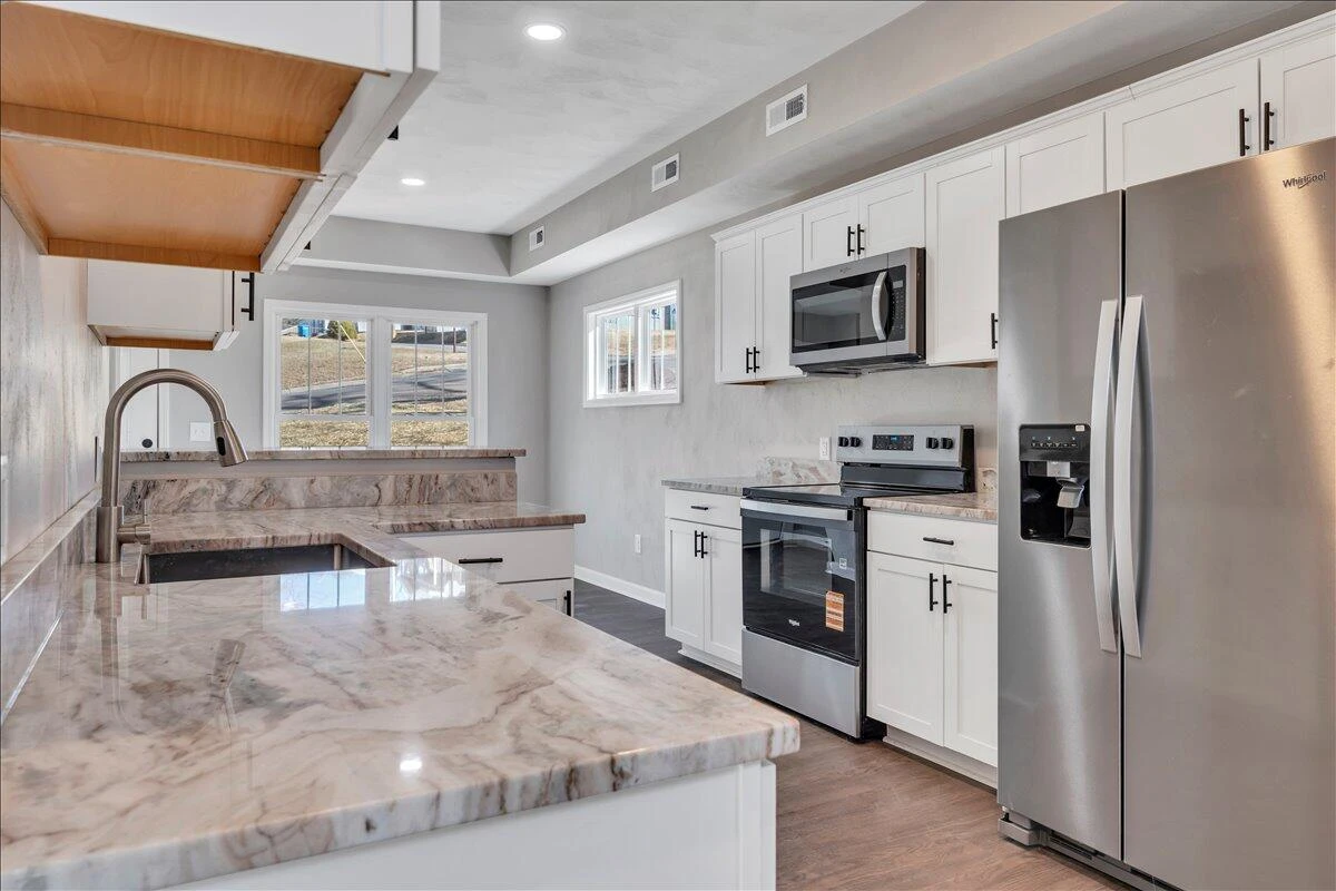 1225 15th ST SE - Photo 6