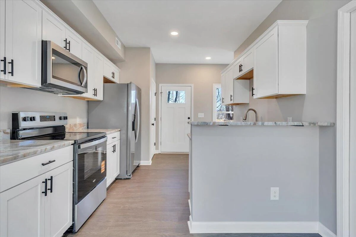 1225 15th ST SE - Photo 8