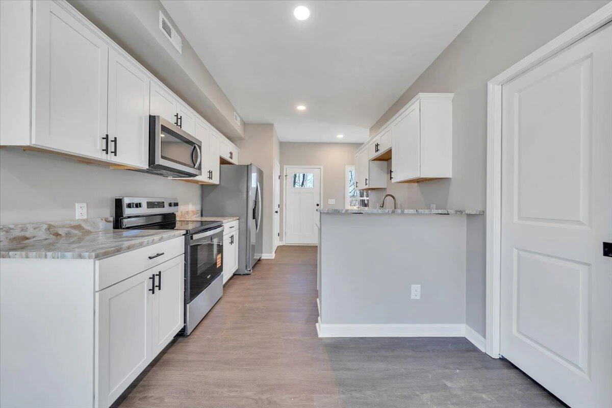1225 15th ST SE - Photo 9
