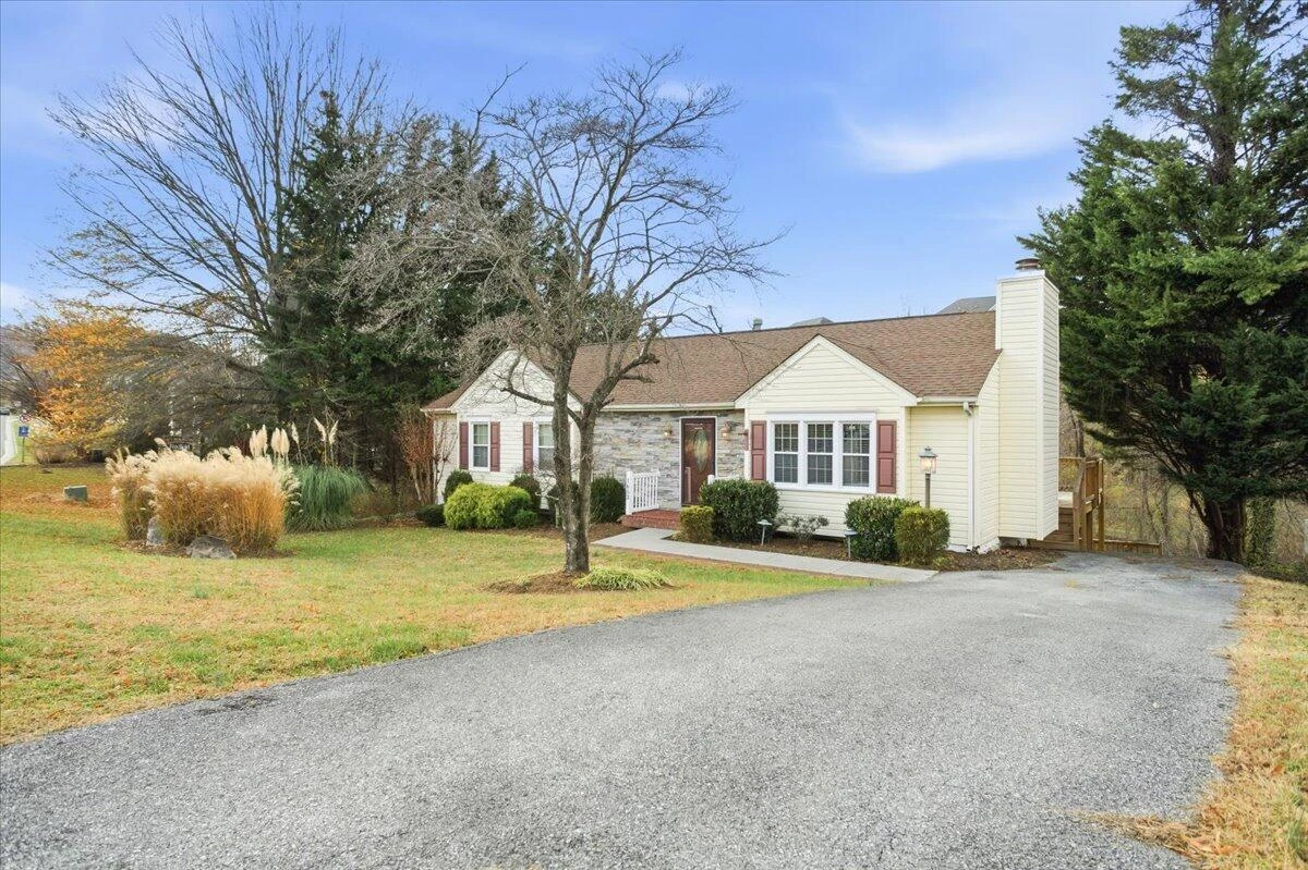 1653 Millwood DR
