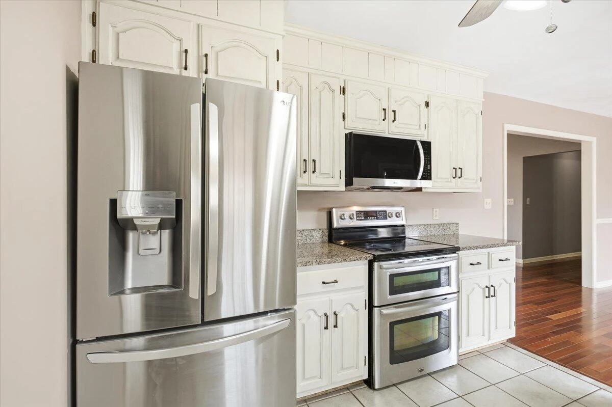 1653 Millwood DR - Photo 10