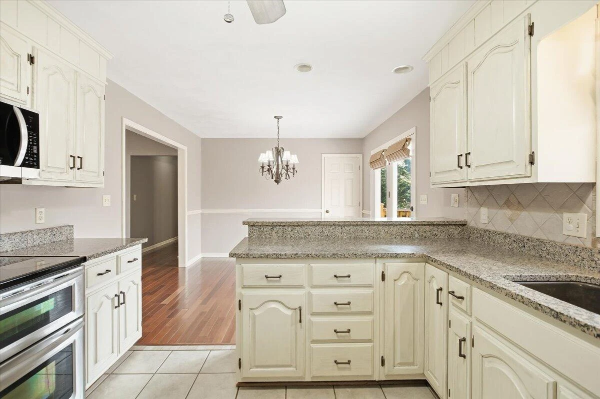 1653 Millwood DR - Photo 11