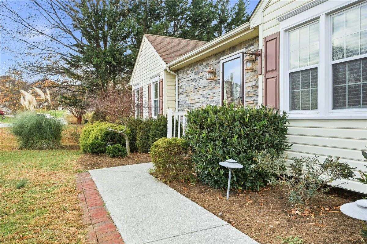 1653 Millwood DR - Photo 2