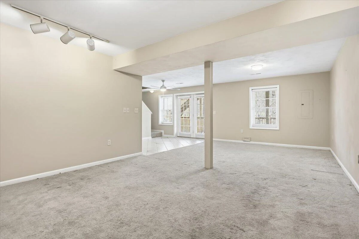 1653 Millwood DR - Photo 26