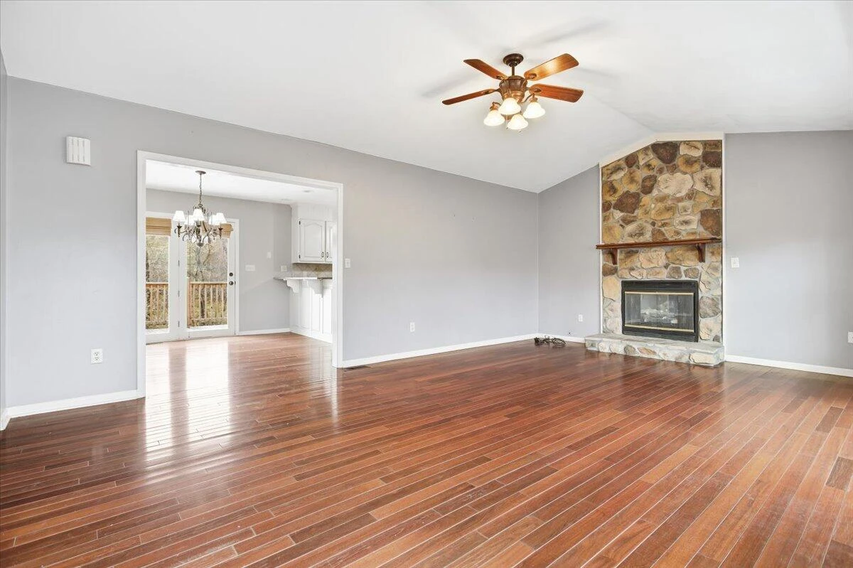 1653 Millwood DR - Photo 4