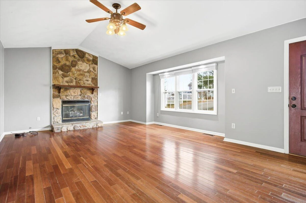 1653 Millwood DR - Photo 6
