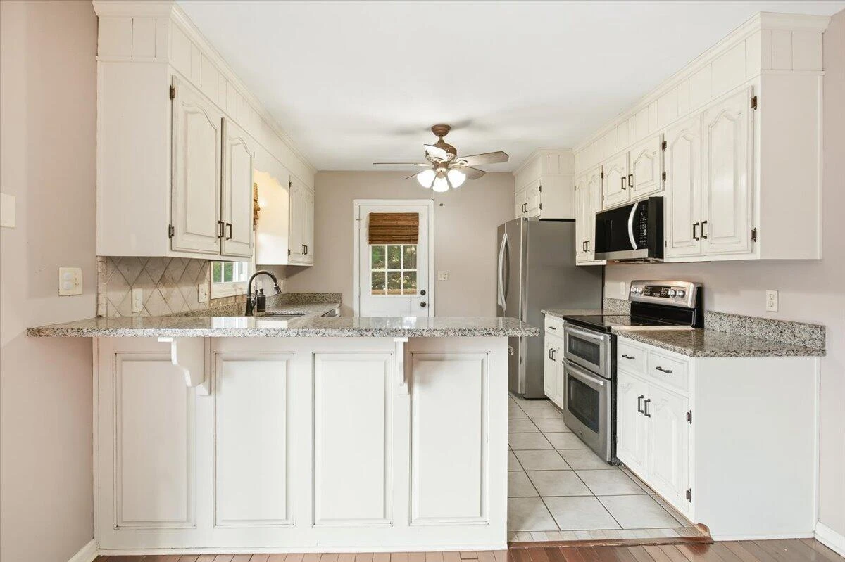 1653 Millwood DR - Photo 8