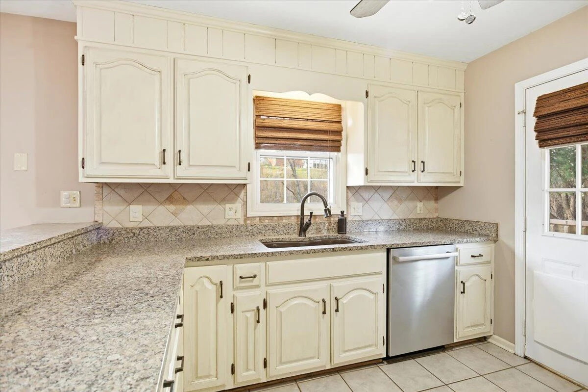 1653 Millwood DR - Photo 9