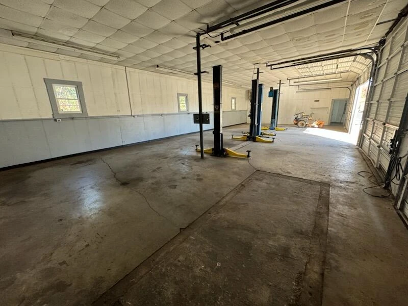 2050 E Main ST - Photo 10