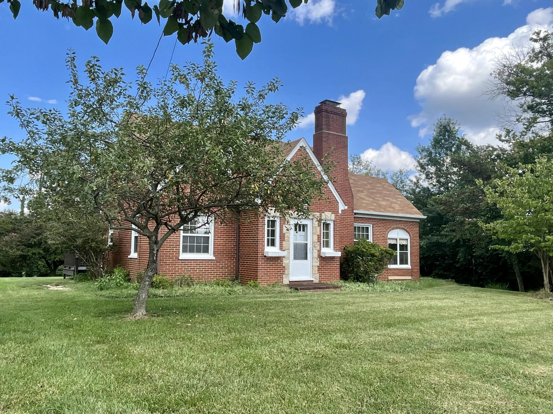 826 Red LN - Photo 2