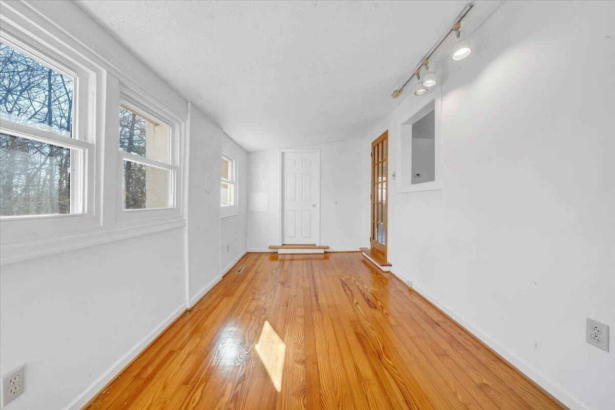 1778 Powell LN - Photo 18