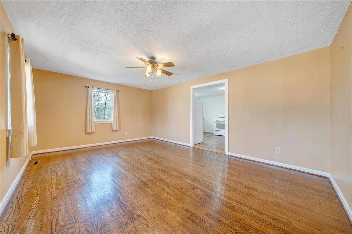 1778 Powell LN - Photo 3