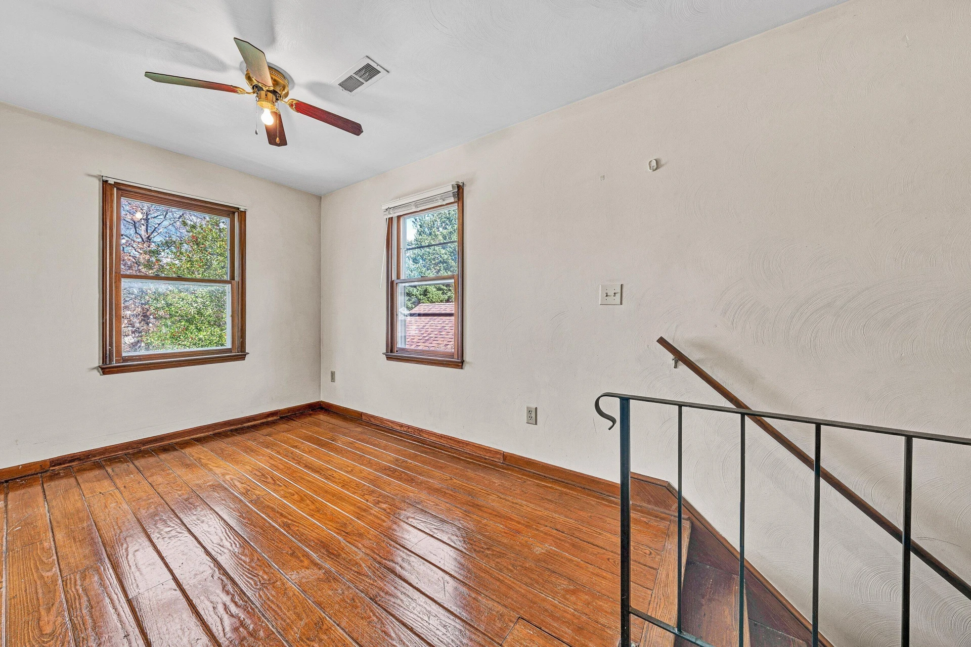 2504 Avalon AVE NW - Photo 16