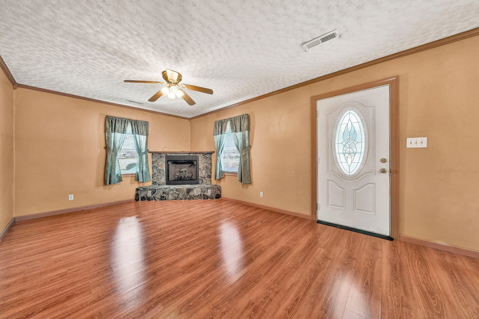 2504 Avalon AVE NW - Photo 4