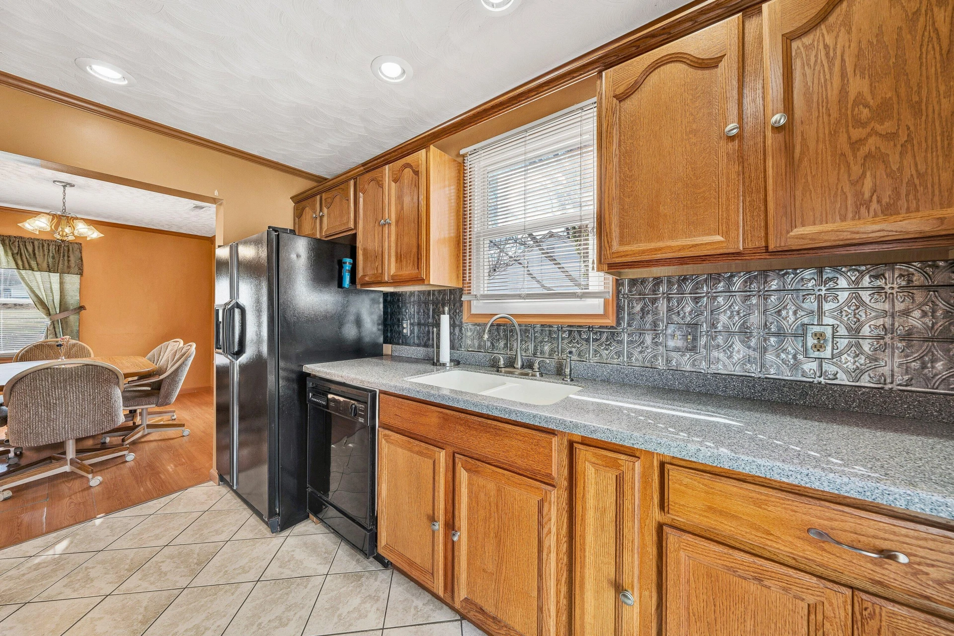 2504 Avalon AVE NW - Photo 8