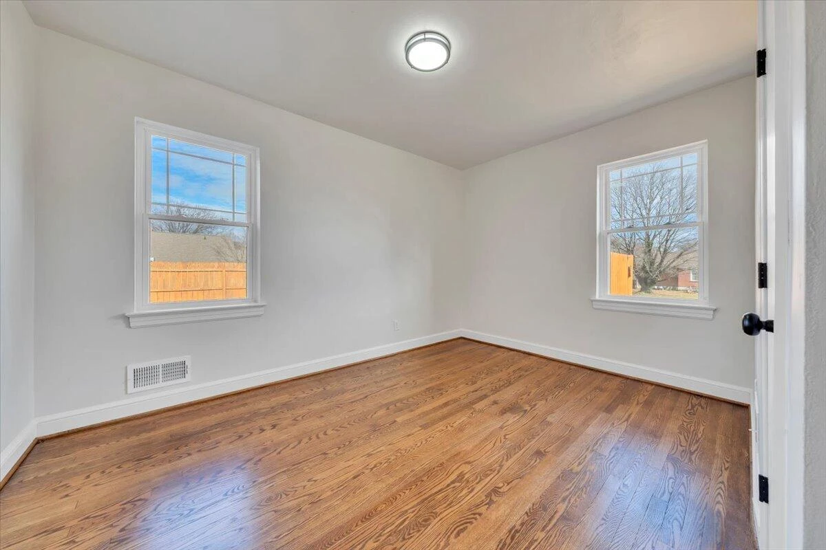 202 N Bruffey ST - Photo 19
