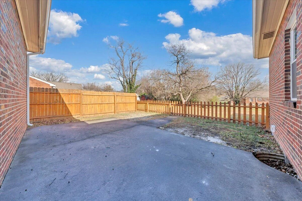 202 N Bruffey ST - Photo 33