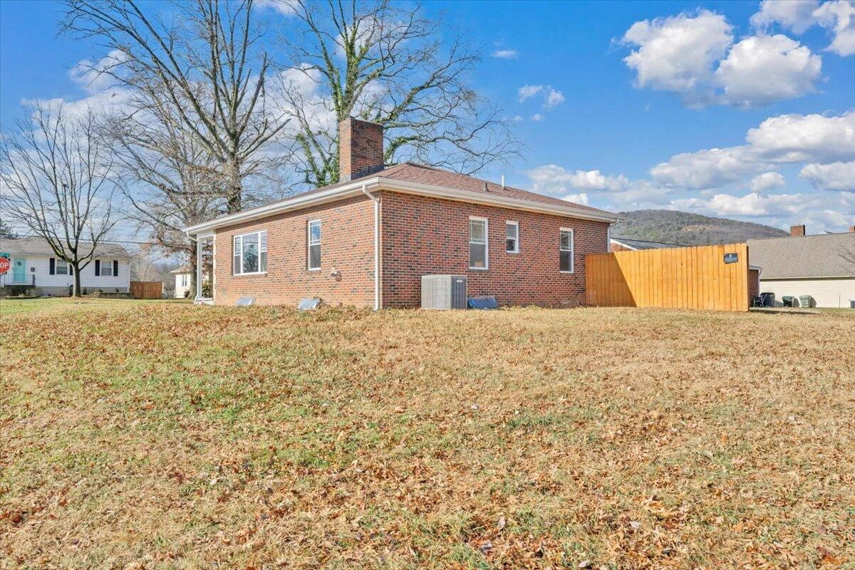 202 N Bruffey ST - Photo 36
