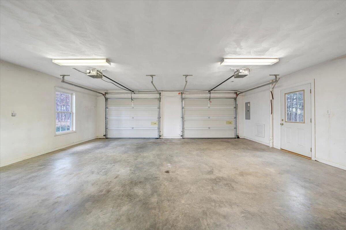 1093 Hales Ford RD - Photo 33