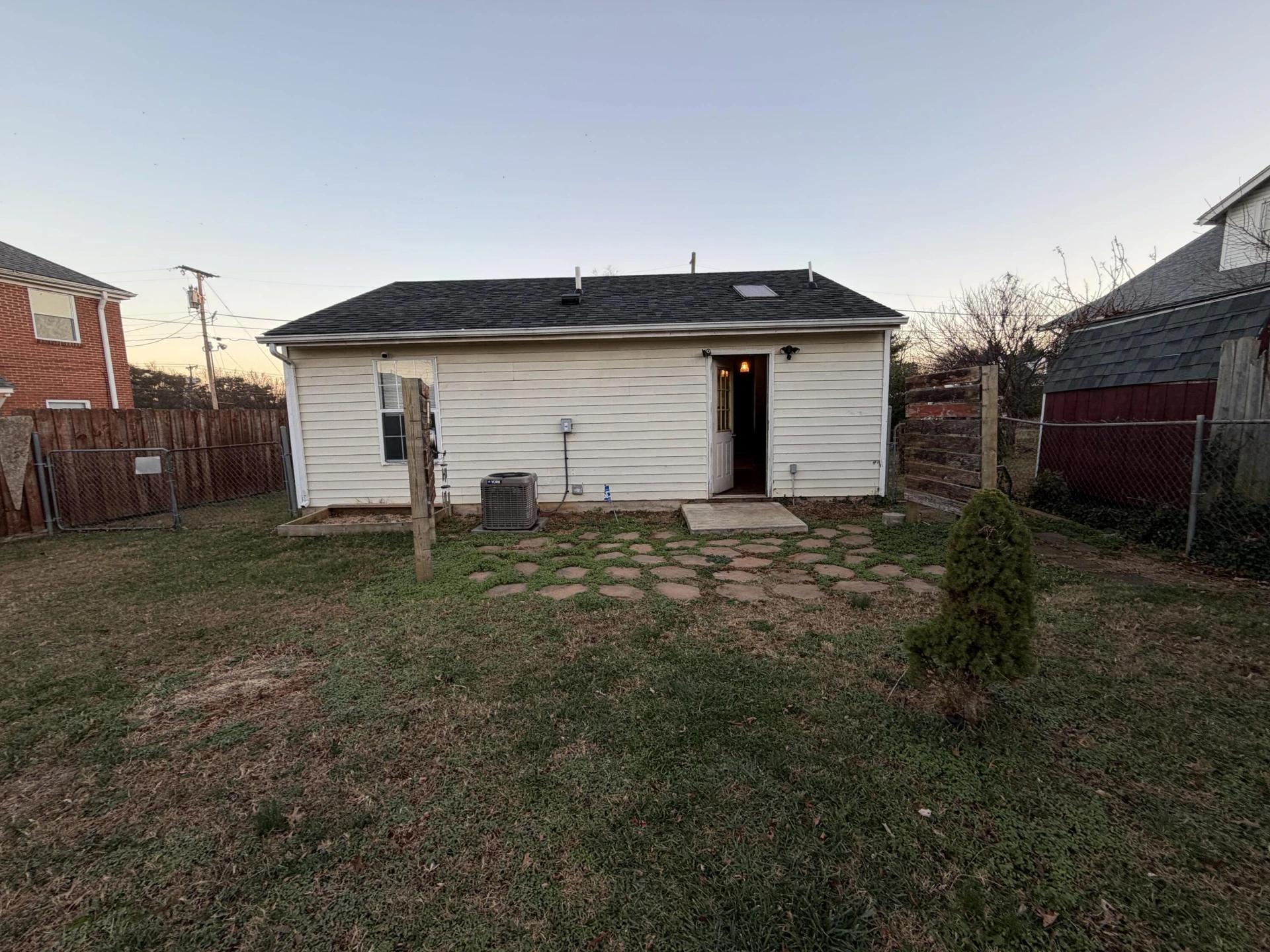 2930 Ravenwood AVE NW - Photo 9