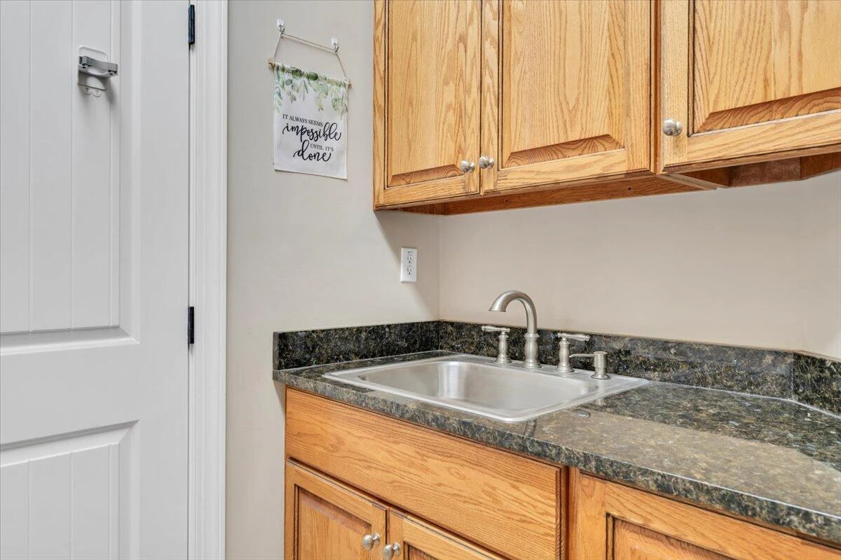 5565 Carons View LN - Photo 56