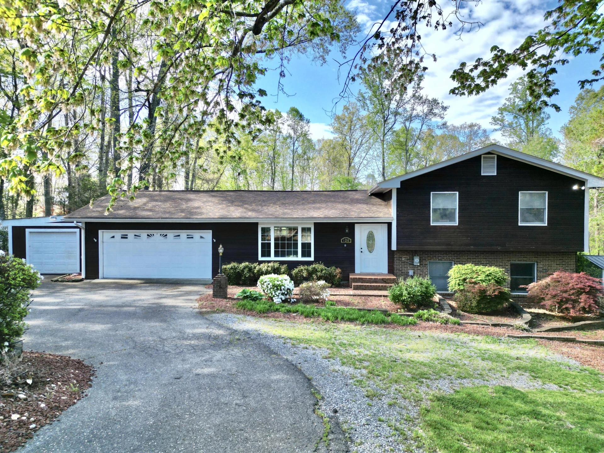 1261 Bearcreek Loop