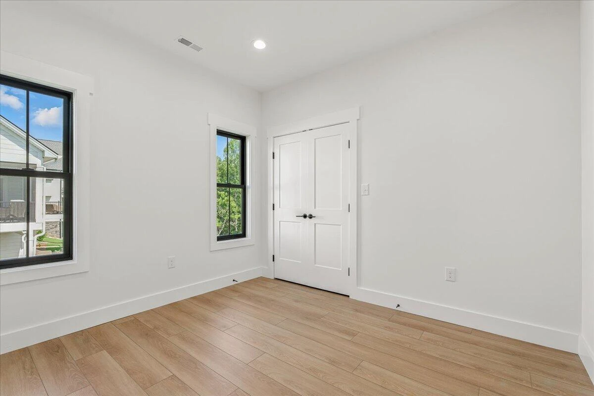 1037 Westerham CT - Photo 31