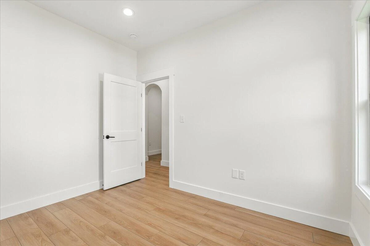 1037 Westerham CT - Photo 33