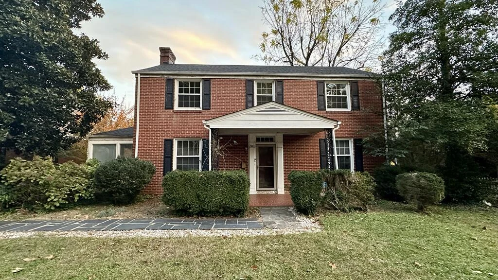 303 Rives RD