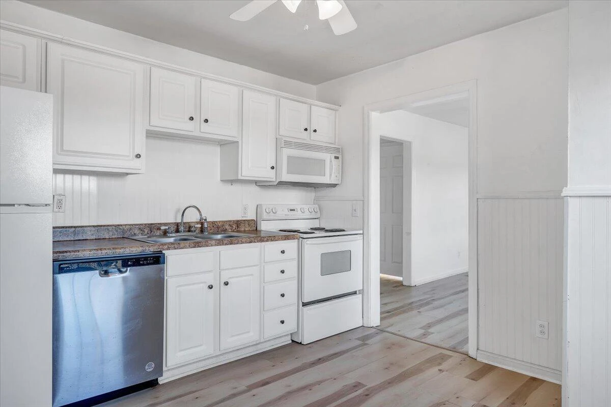 2514 Denniston AVE SW - Photo 7