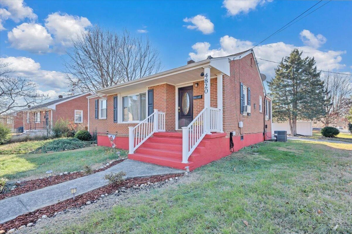 4820 Rutgers ST NW - Photo 2