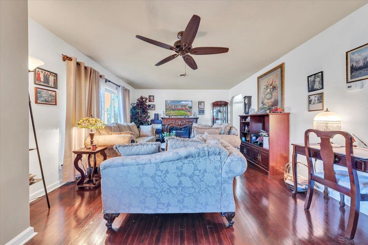 4820 Rutgers ST NW - Photo 5