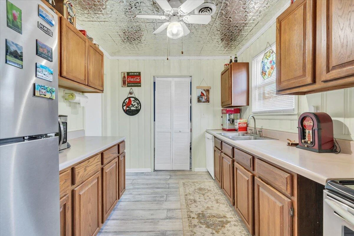 4820 Rutgers ST NW - Photo 9