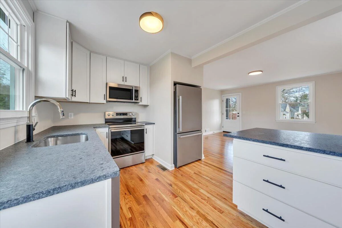 1004 26th ST SW - Photo 10