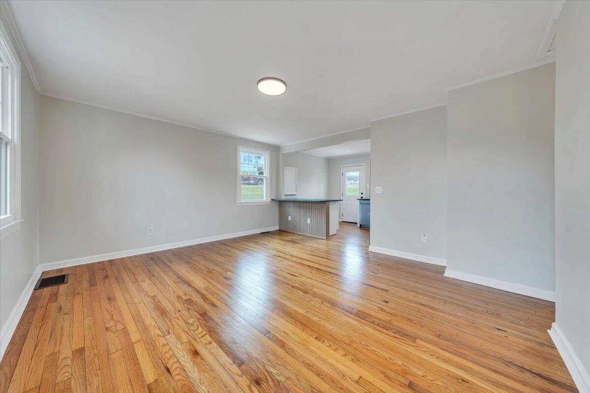 1004 26th ST SW - Photo 3