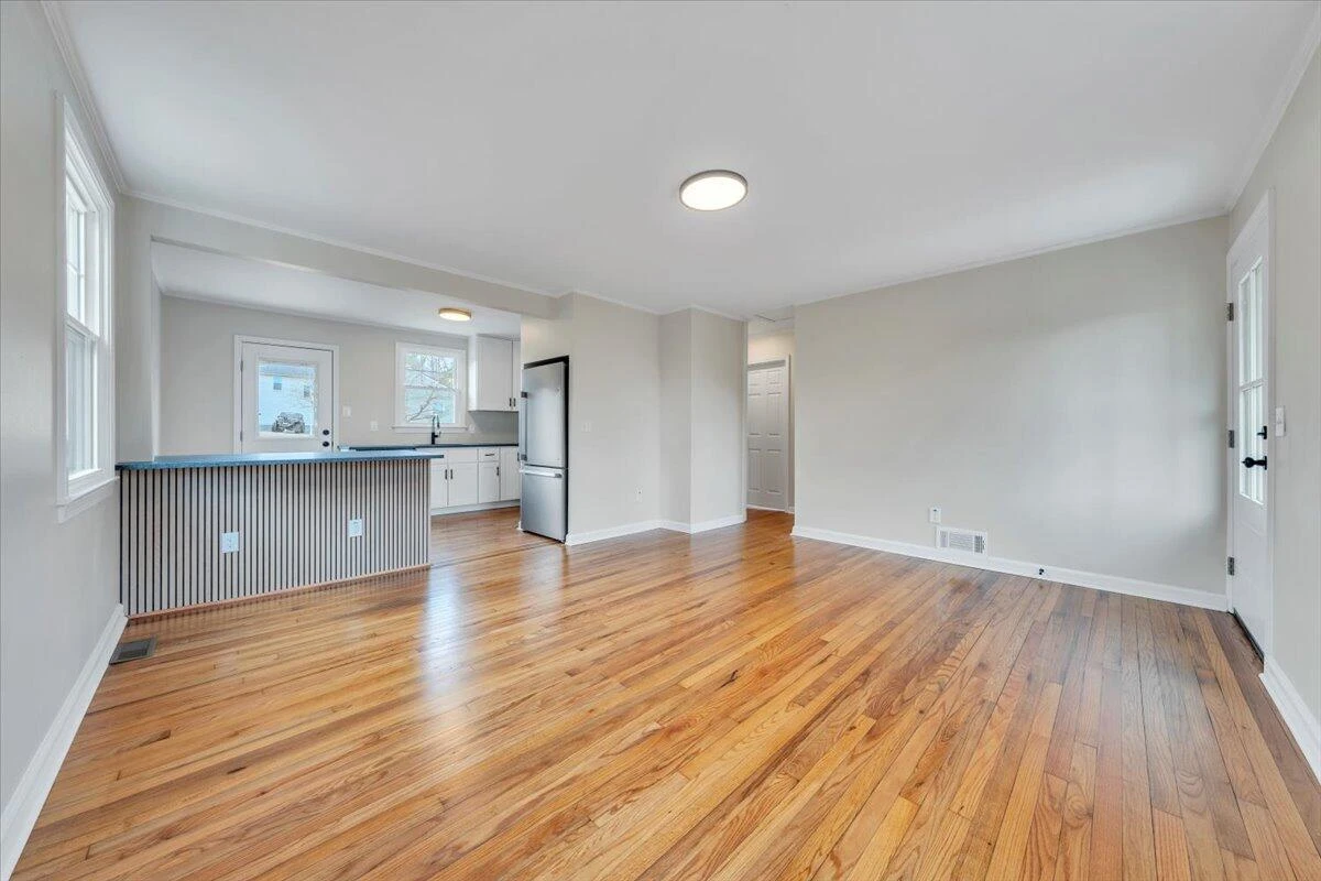 1004 26th ST SW - Photo 4
