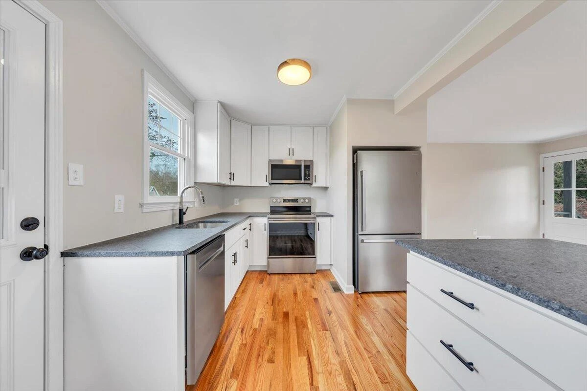 1004 26th ST SW - Photo 8