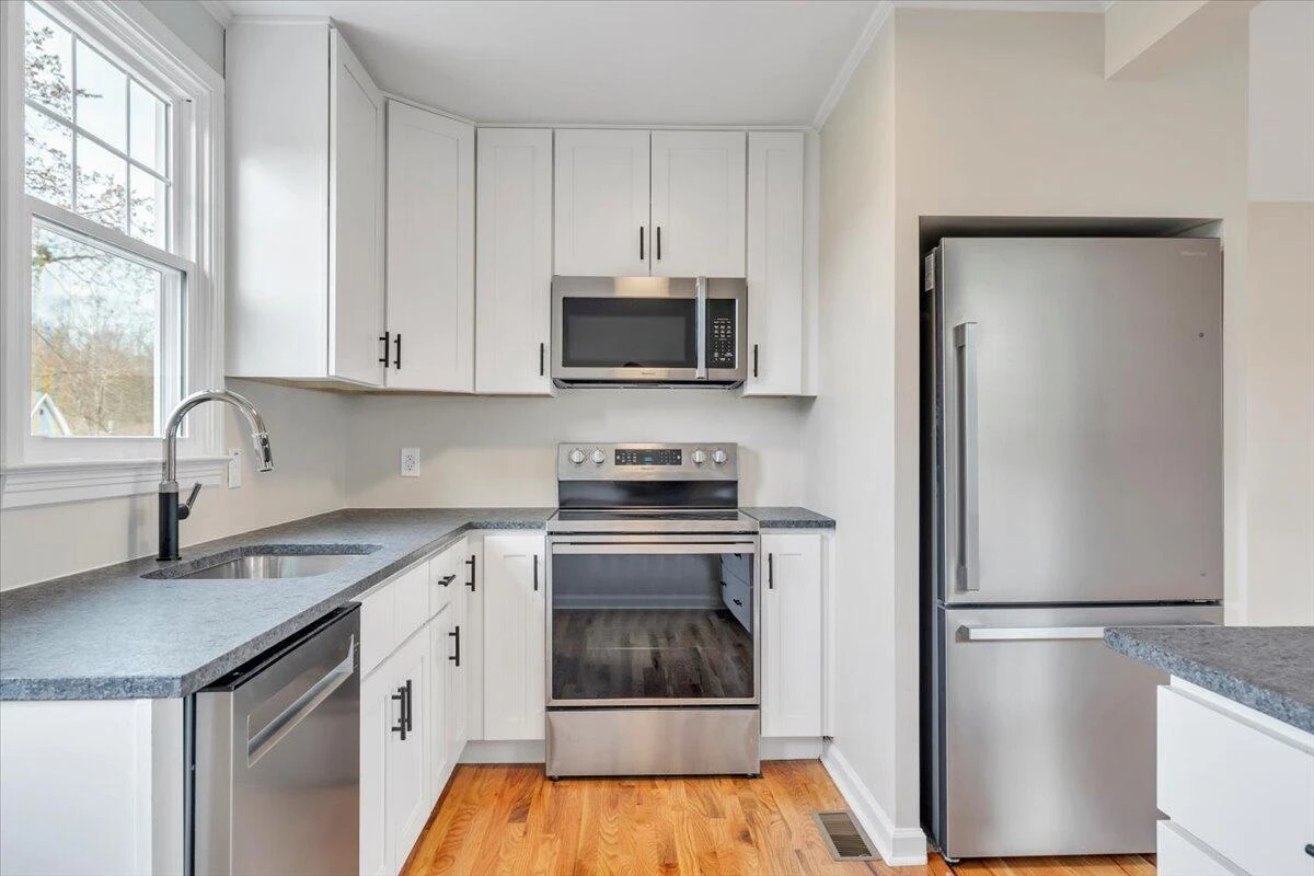 1004 26th ST SW - Photo 9