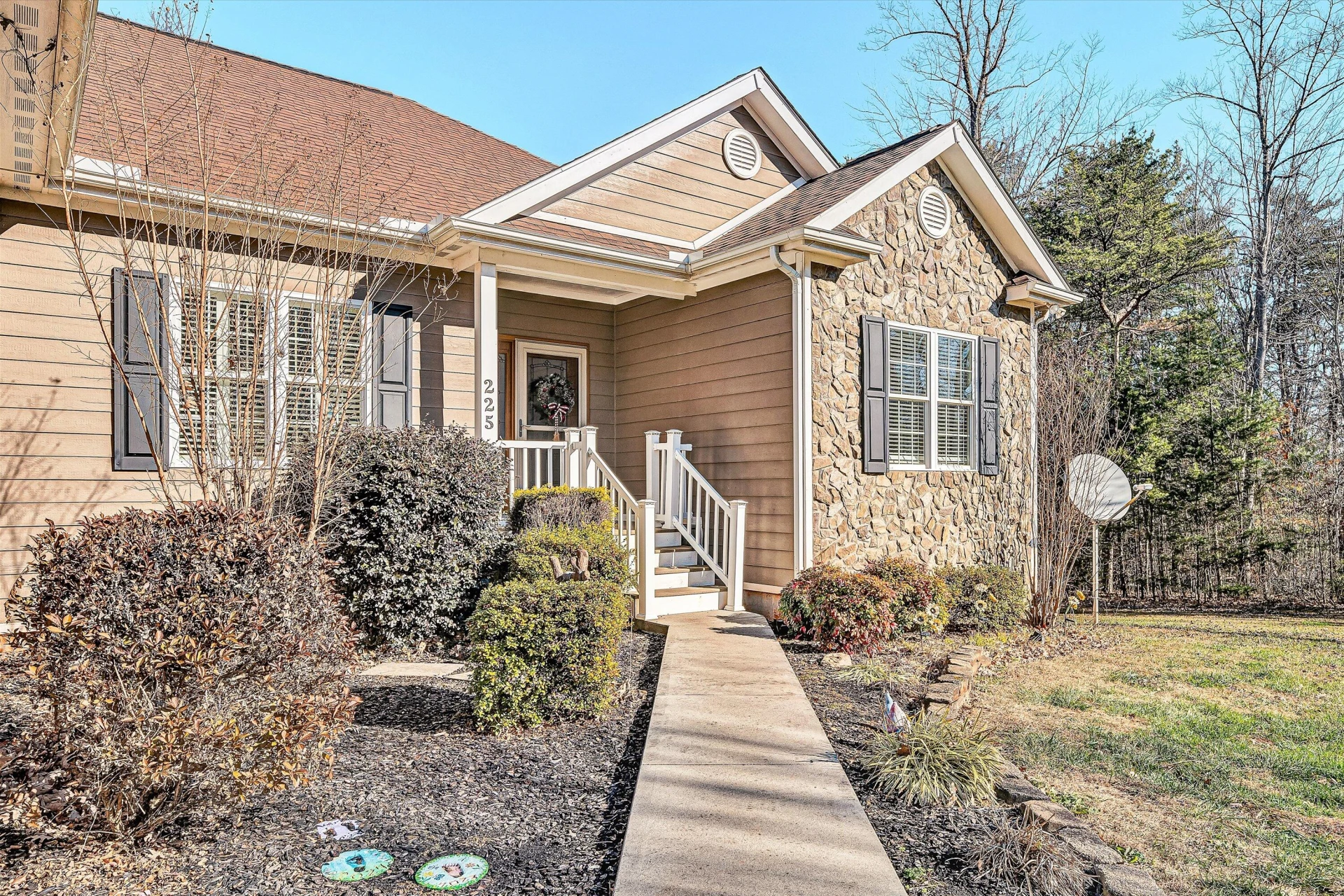 225 Woods Edge DR - Photo 5