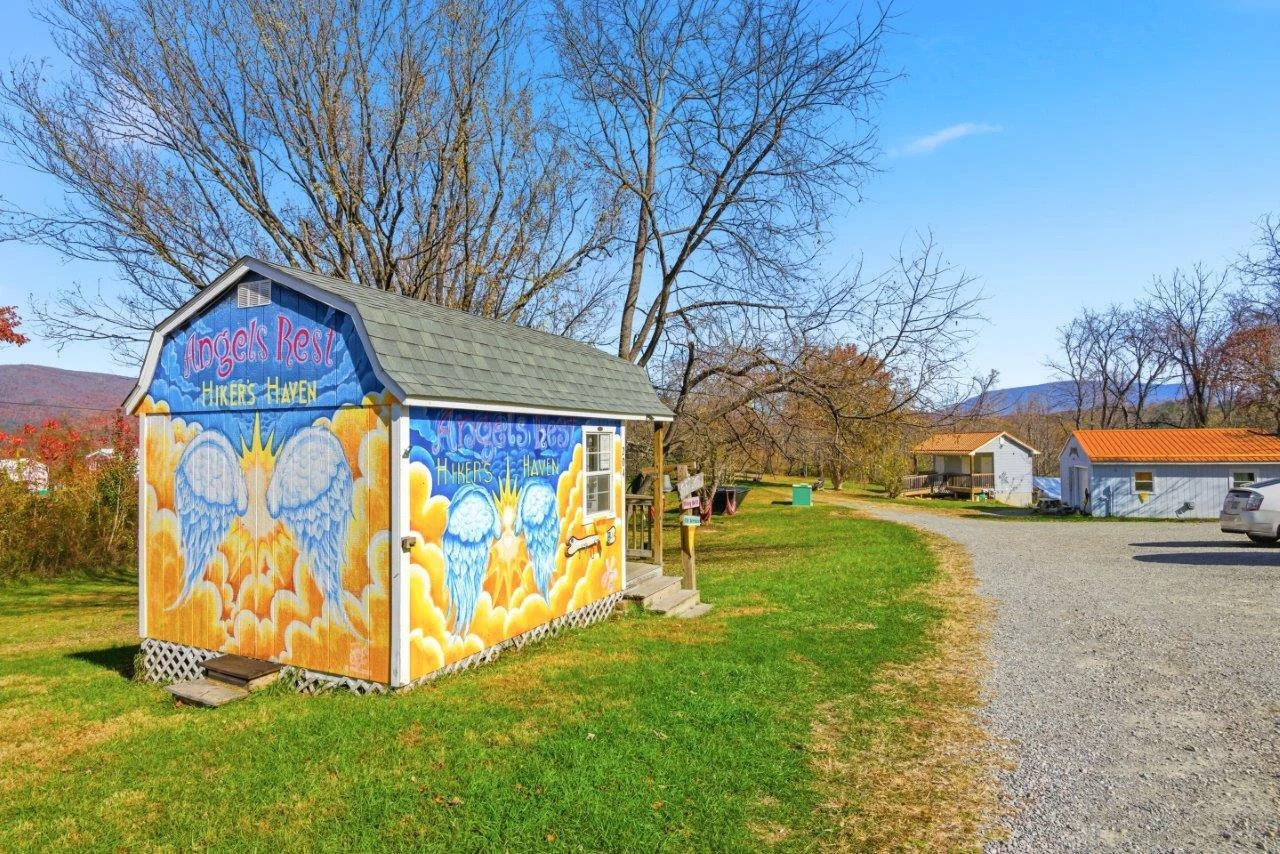 204 Douglas LN