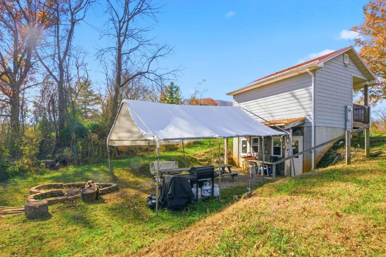 204 Douglas LN - Photo 17