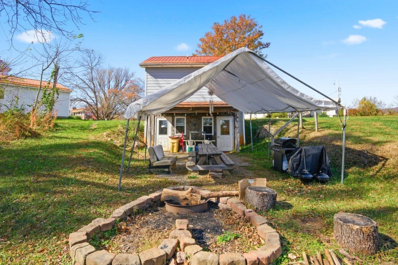 204 Douglas LN - Photo 18