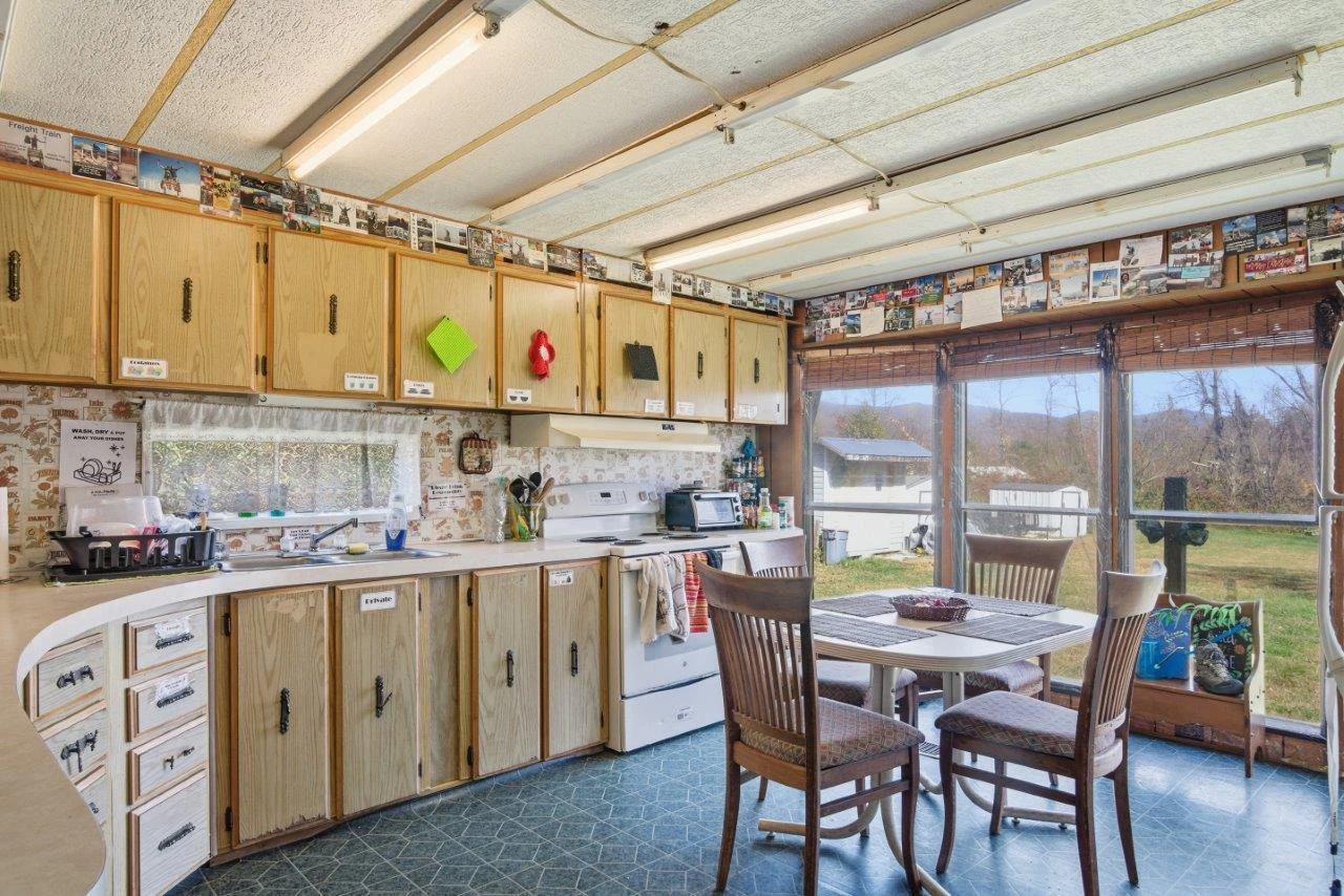 204 Douglas LN - Photo 25