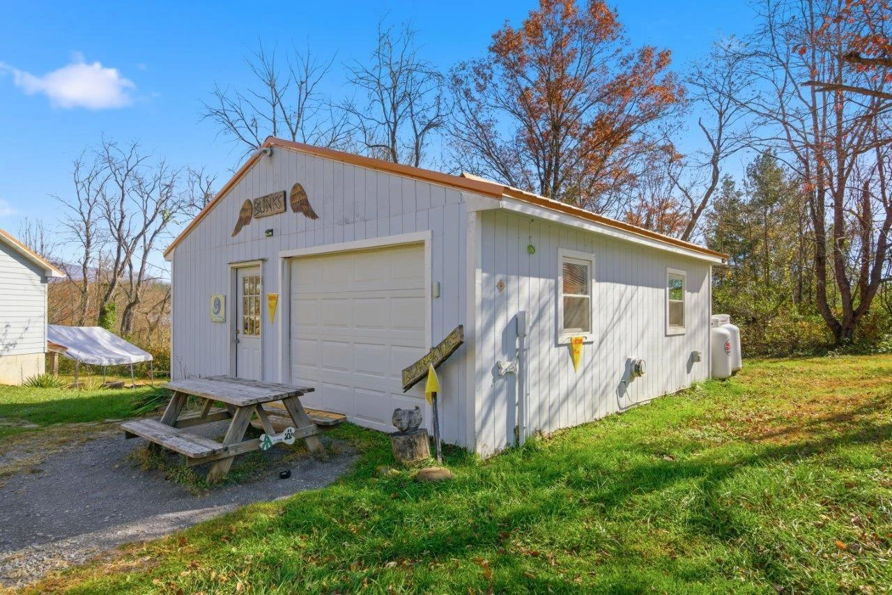 204 Douglas LN - Photo 6