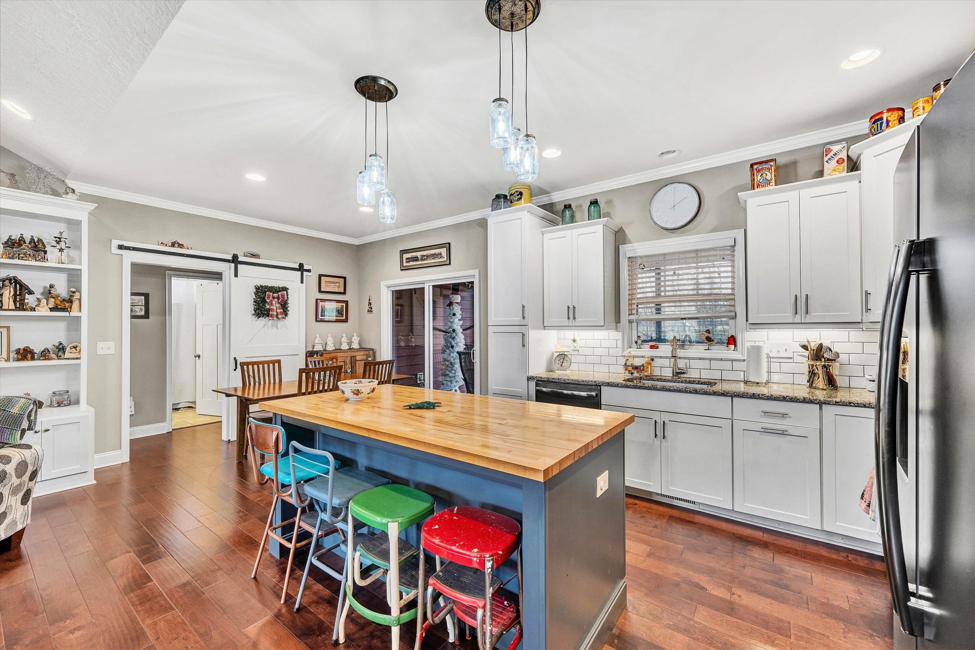 226 Savannah DR NE - Photo 17