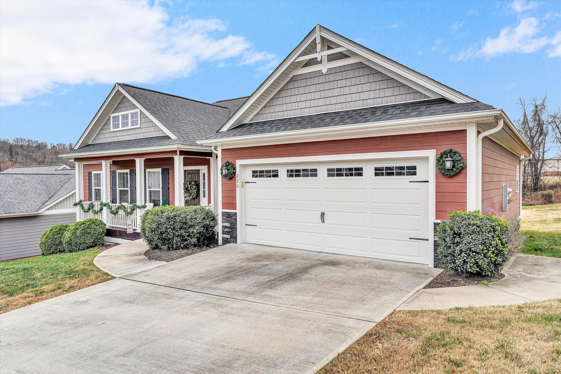 226 Savannah DR NE - Photo 4